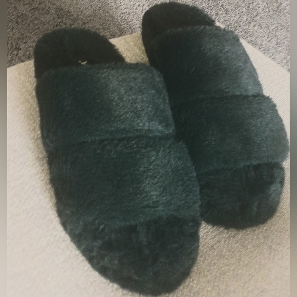 Furry Slipper - Picture 1 of 4